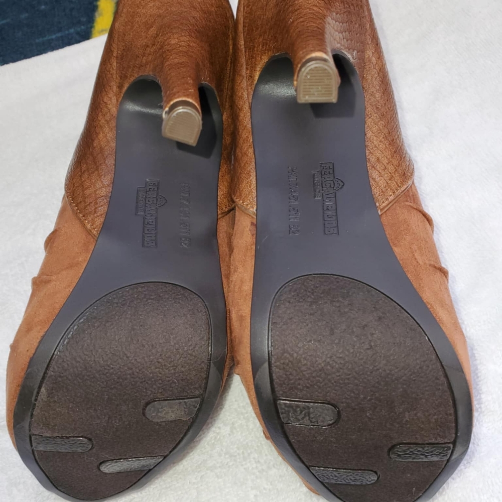 Fergalicious Heels Brown Womans 7.5M - Picture 7 of 9